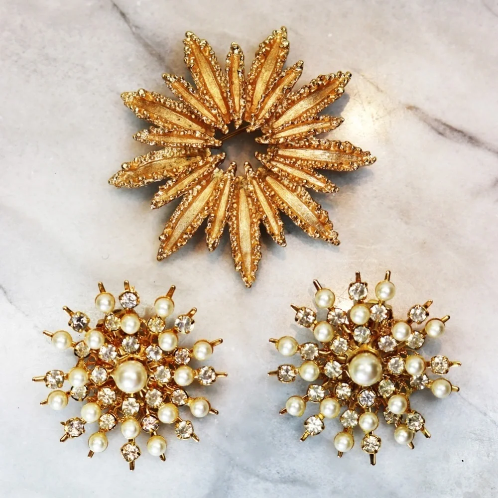 ✨💫 Sparkling 1980s Avon Gold Floral / Celestial Starburst Brooch 🏆💫✨ - Picture 4 of 16